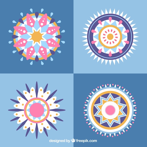 Cuatro mandalas de colores en diseño plano 