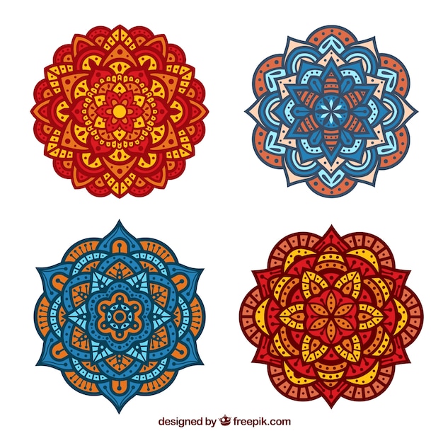 Vector gratuito cuatro mandalas en dieseño plano