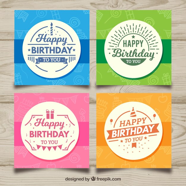 Cuatro tarjetas de cumpleaños en diferentes colores