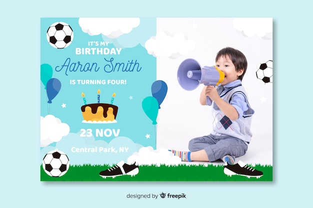 Vector gratuito diseño de invitación de cumpleaños infantil con foto