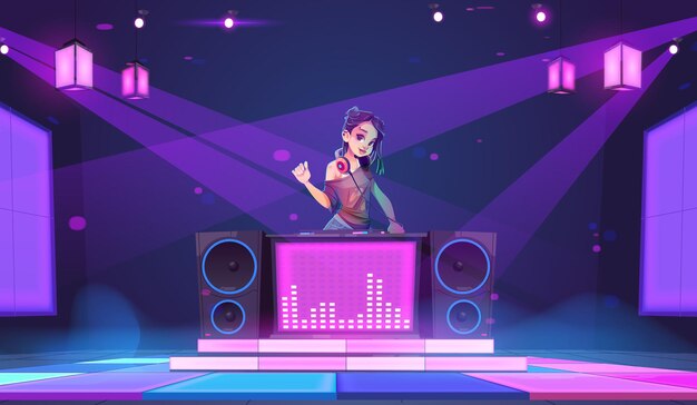 Dj girl stand en el tocadiscos en el club nocturno joven disc jockey en auriculares