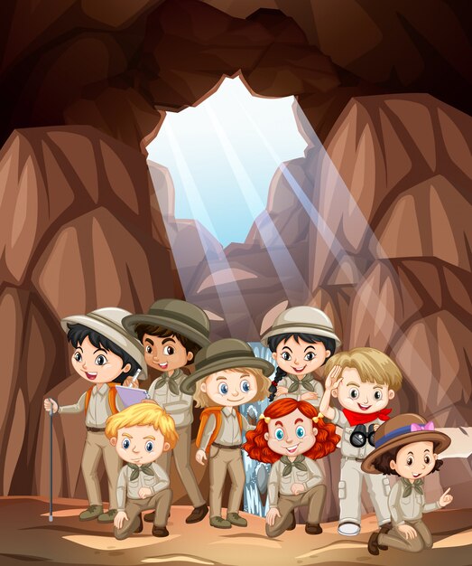 Escena con muchos niños en la cueva.