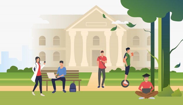 Estudiantes caminando y relajándose en el parque del campus