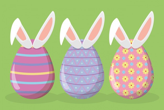 Feliz decoración de huevos de pascua con orejas de conejo