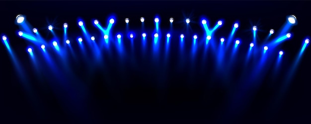 Vector gratuito focos en el estadio para juegos de fútbol o fútbol, arena deportiva o escenario de conciertos por la noche proyectores y lámparas con rayos de luz azul aislados en ilustraciones realistas de vectores de fondo negro
