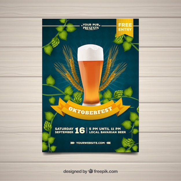 Vector gratuito folleto de oktoberfest con cerveza