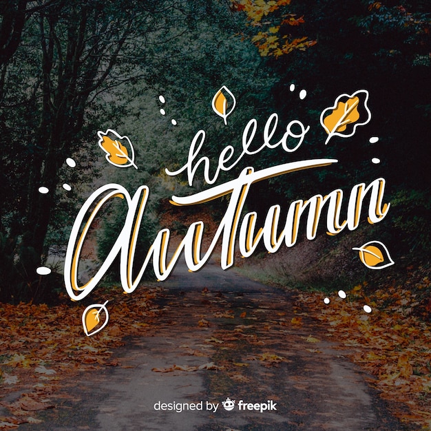 Vector gratuito fondo caligráfico de hello autumn con foto