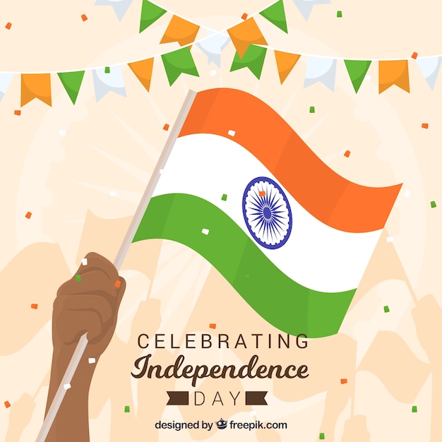 Vector gratuito fondo del día de la independencia de la india con mano sujetando bandera