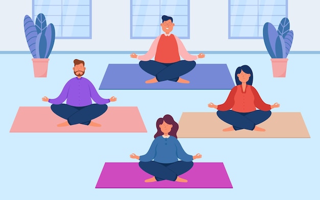 Gente haciendo yoga en la ilustración de vector plano de estudio. Grupo de empresarios o trabajadores de oficina tratando de relajarse, sentados en loto sobre esteras, haciendo actividad física. Atención plena, concepto de deporte