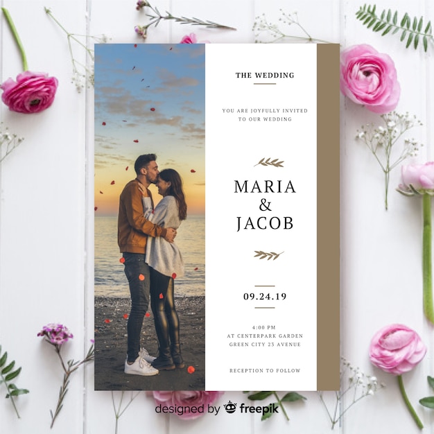 Hermosa plantilla de invitación de boda con foto