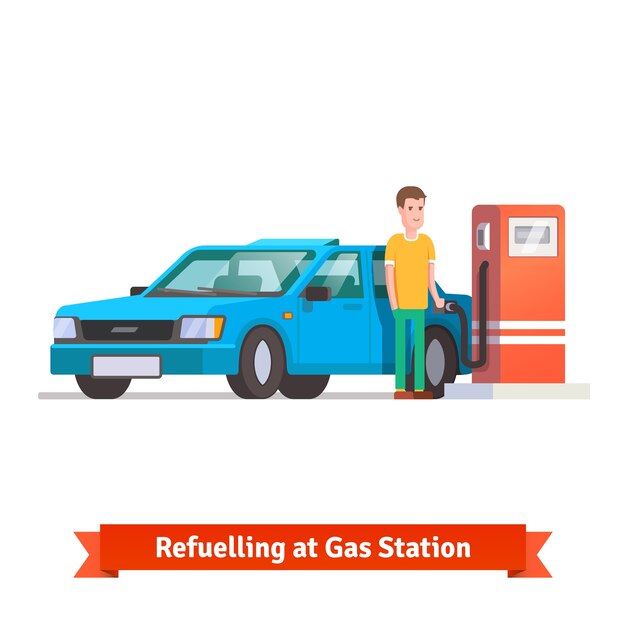 Hombre reabastecimiento de combustible de su coche en la gasolinera