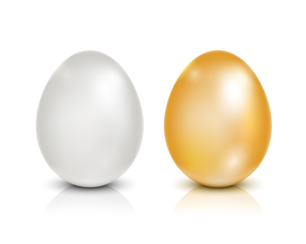 Huevos dorados y blancos aislados