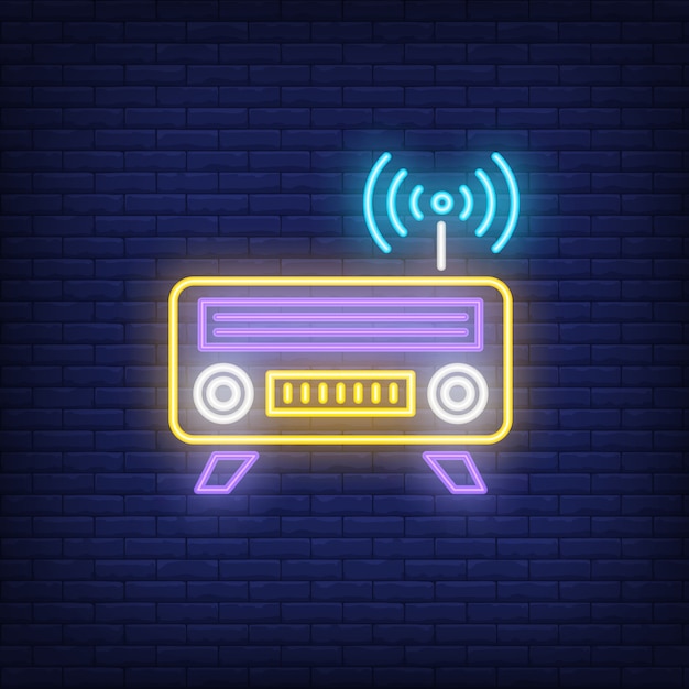 Icono de radio neón. Receptor con antena y señal wifi.