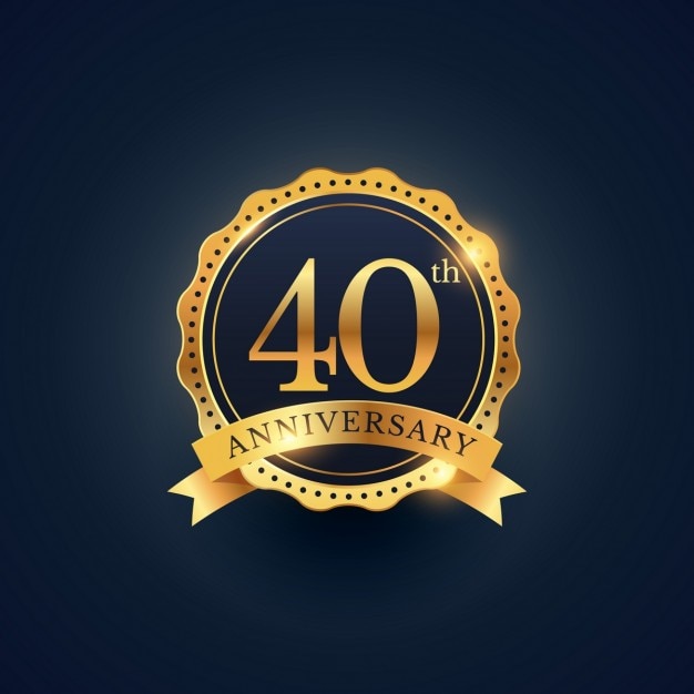 Vector gratuito insignia dorada para el 40 aniversario