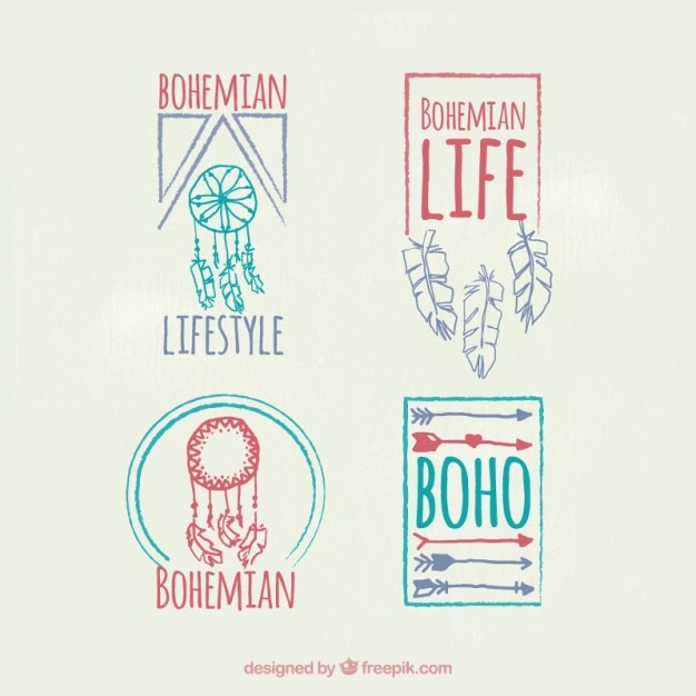 Vector gratuito insignias boho decorativas dibujadas a mano