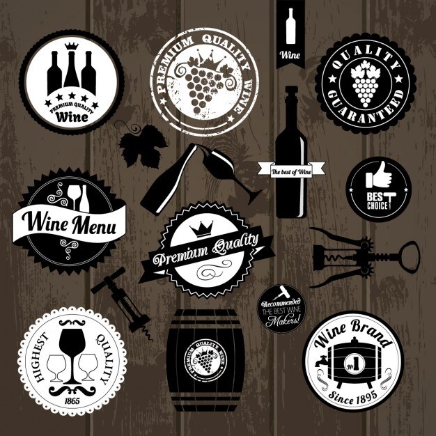 Insignias de cocina sobre madera 