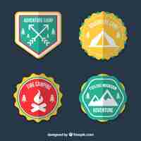 Vector gratuito insignias coloridas de aventuras