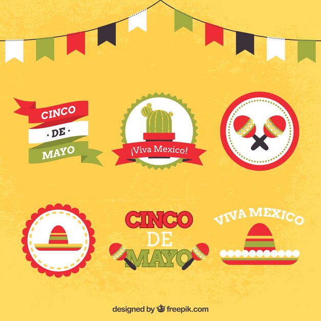 Vector gratuito insignias coloridas del cinco de mayo