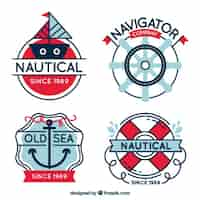 Vector gratuito insignias impresionantes con artículos de marineros