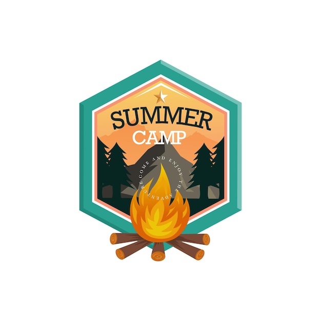 Vector gratuito insignias con el logotipo de montaña para el campamento de verano