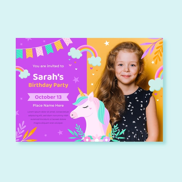 Vector gratuito invitación de cumpleaños unicornio plana con foto