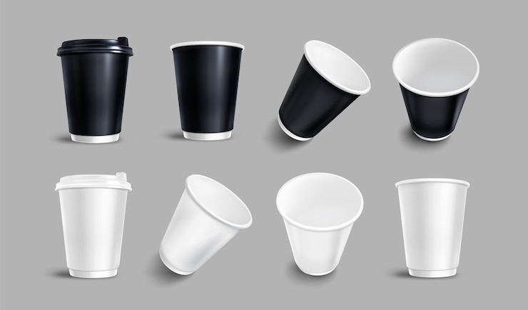 Vector gratuito juego de tazas de café delicioso realista