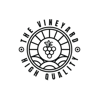 Logotipo de viñedo de bodega o viñedo natural orgánico, etiqueta de calidad o insignia para un paquete o botella de producción, concepto de esquema minimalista con uva de tierra y luz
