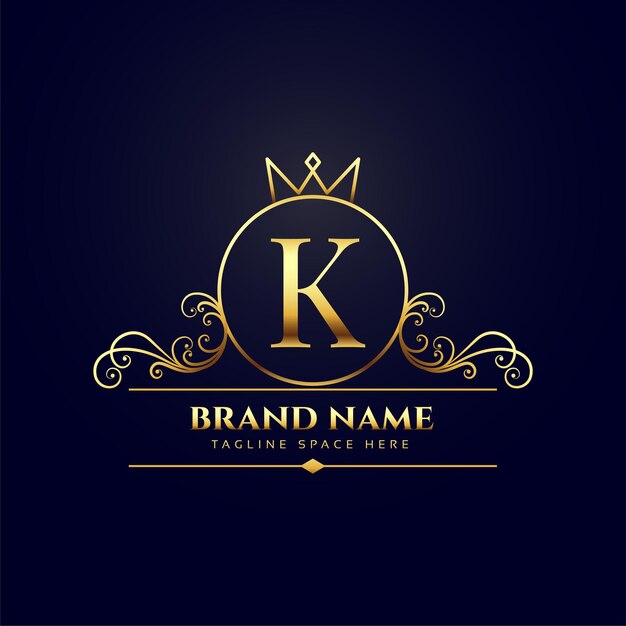 un lujoso fondo con el logotipo de la letra K y diseño de corona real