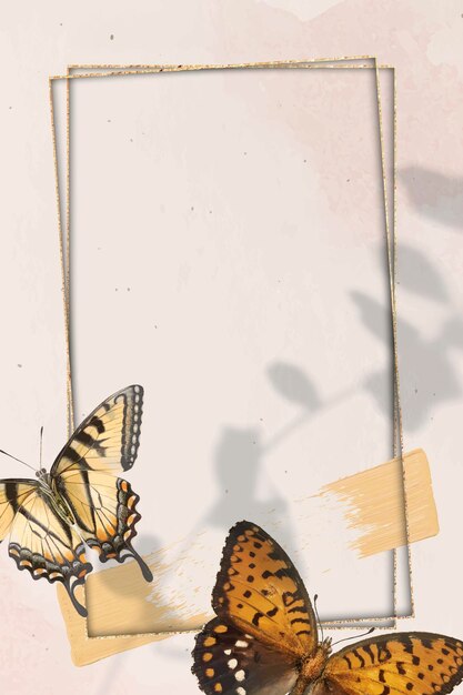 Marco dorado con fondo estampado de mariposas