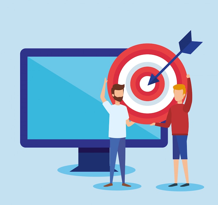 Vector gratuito mini personas con computadora y target