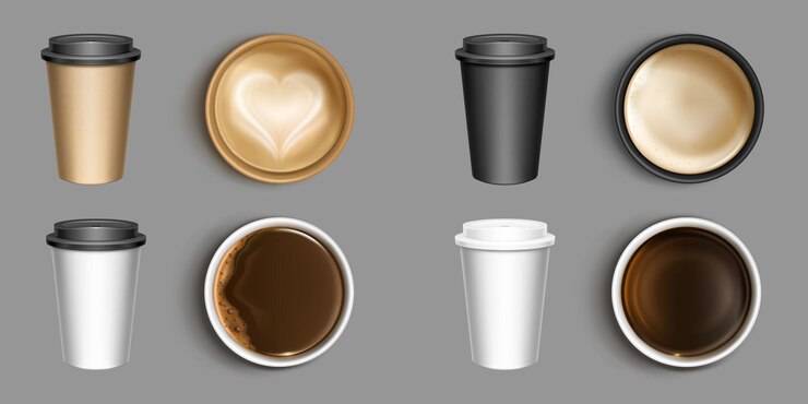 Vector gratuito los modelos de tazas de café se establecen aislados en el fondo