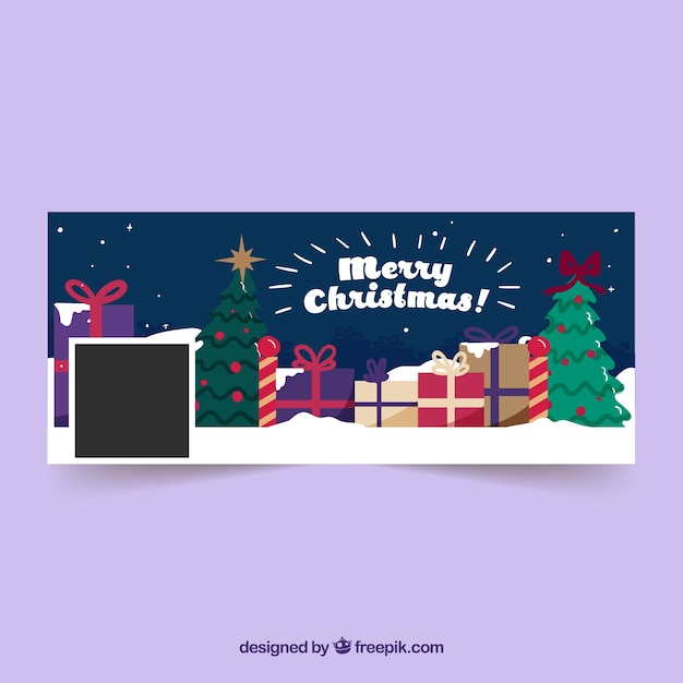Muchos regalos bajo árboles de navidad