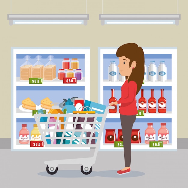 mujer con comestibles de supermercado
