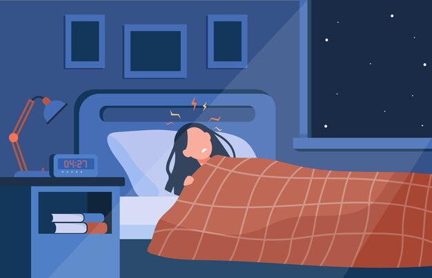Mujer deprimida sin dormir acostada en la cama por la noche. Persona que sufre de trastornos del sueño, insomnio o fiebre.