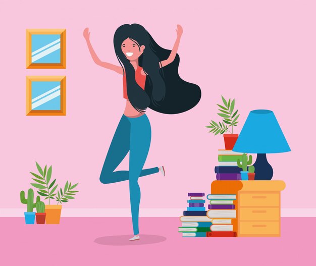 Mujer feliz en la sala de estudio
