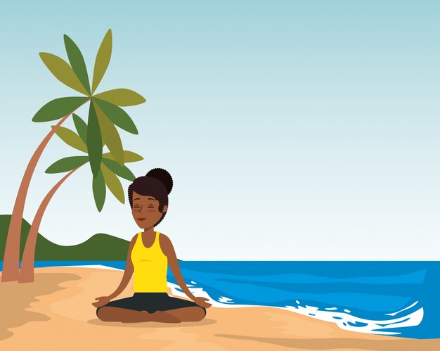 Mujer negra practicando yoga en la playa