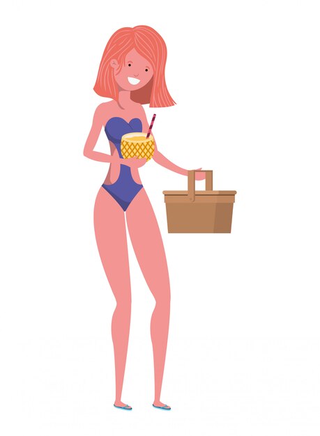 Mujer con traje de baño y cóctel de piña.