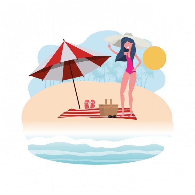 Mujer con traje de baño en la playa y sombrilla.