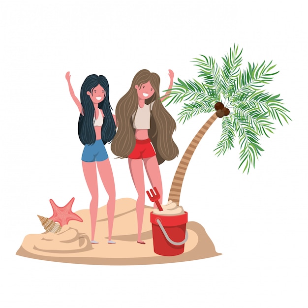 Mujeres en la playa con traje de baño y palmeras.