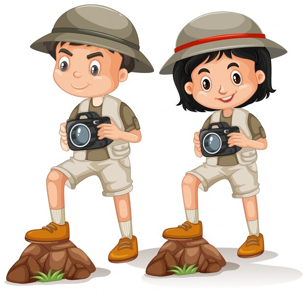 Niño y niña en traje de safari en blanco