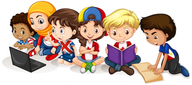 Niños felices leyendo y trabajando en la computadora