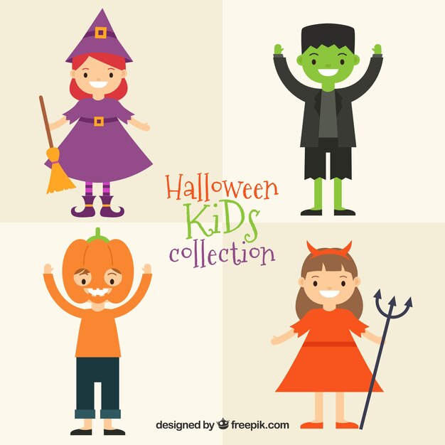 Niños lindos vestidos como personajes de halloween