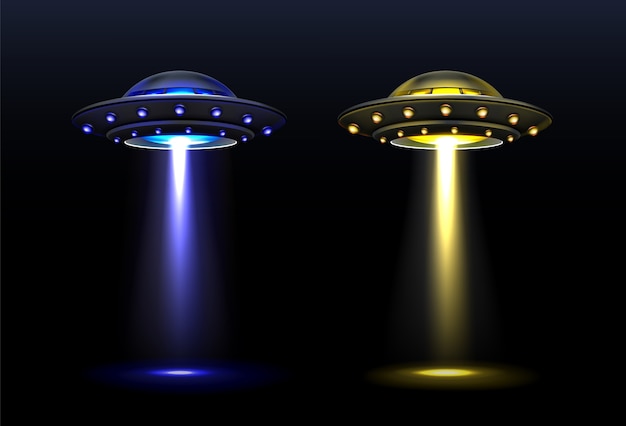 Vector gratuito ovni 3d, naves espaciales extraterrestres vectoriales con haz de luz de colores azul y amarillo. platillos con iluminación brillante y rayo vertical para abducción, objetos voladores no identificados, ilustración vectorial realista