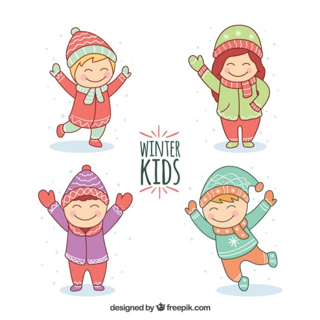 Pack de niños alegres disfrutando del invierno