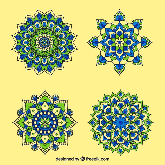 Pack de ornamentos de mandalas dibujados a mano