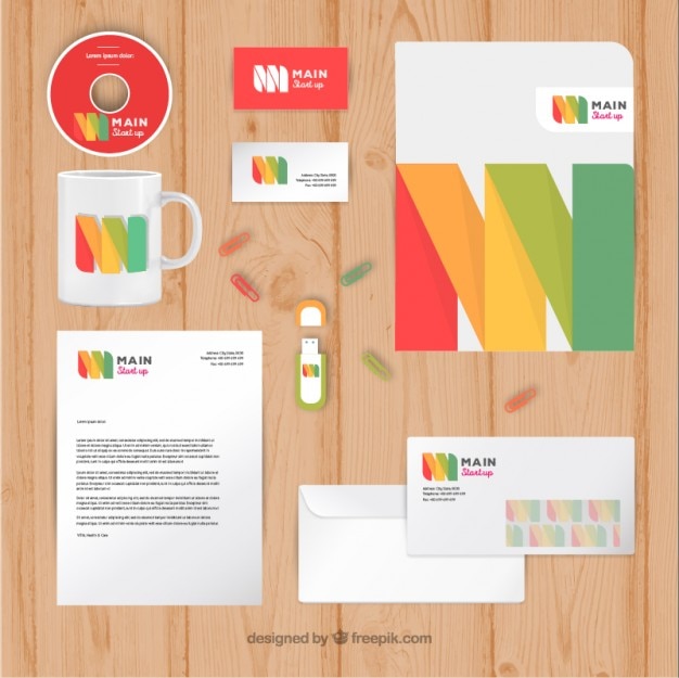 Vector gratuito papelería moderna de negocios en colores