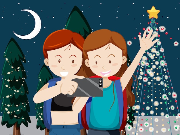 Pareja viajera tomando selfie con fondo de árbol de navidad