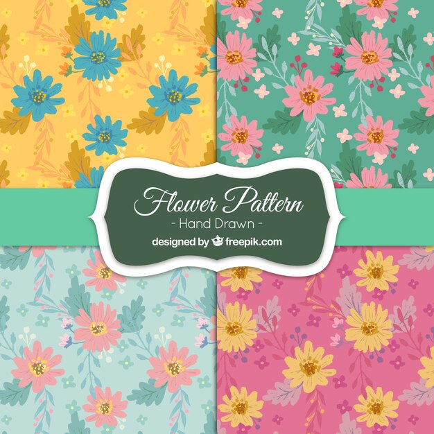 Patrones decorativos dibujados a mano con flores en diferentes colores