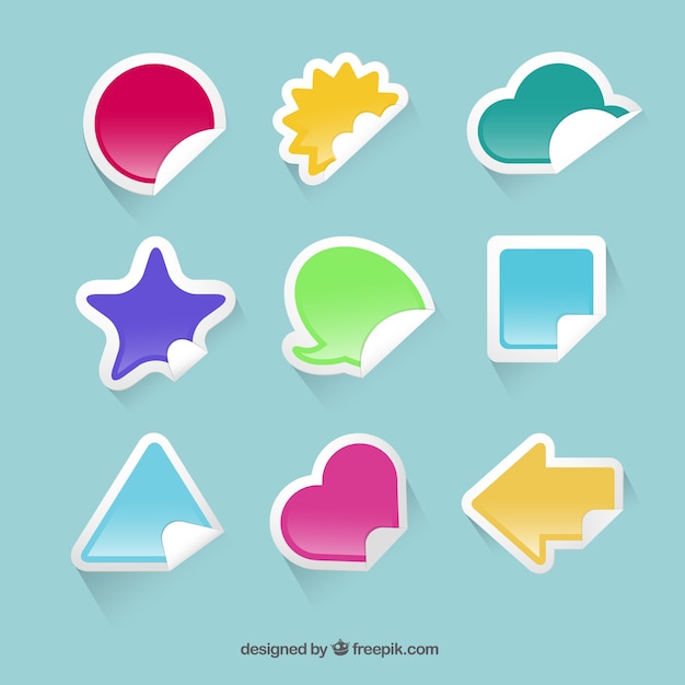 Vector gratuito pegatinas de colores en diferentes formas