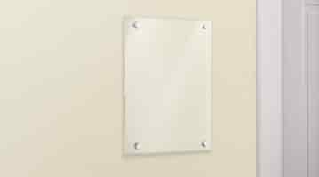 Vector gratuito placa de metacrilato de vidrio en vector realista de pared